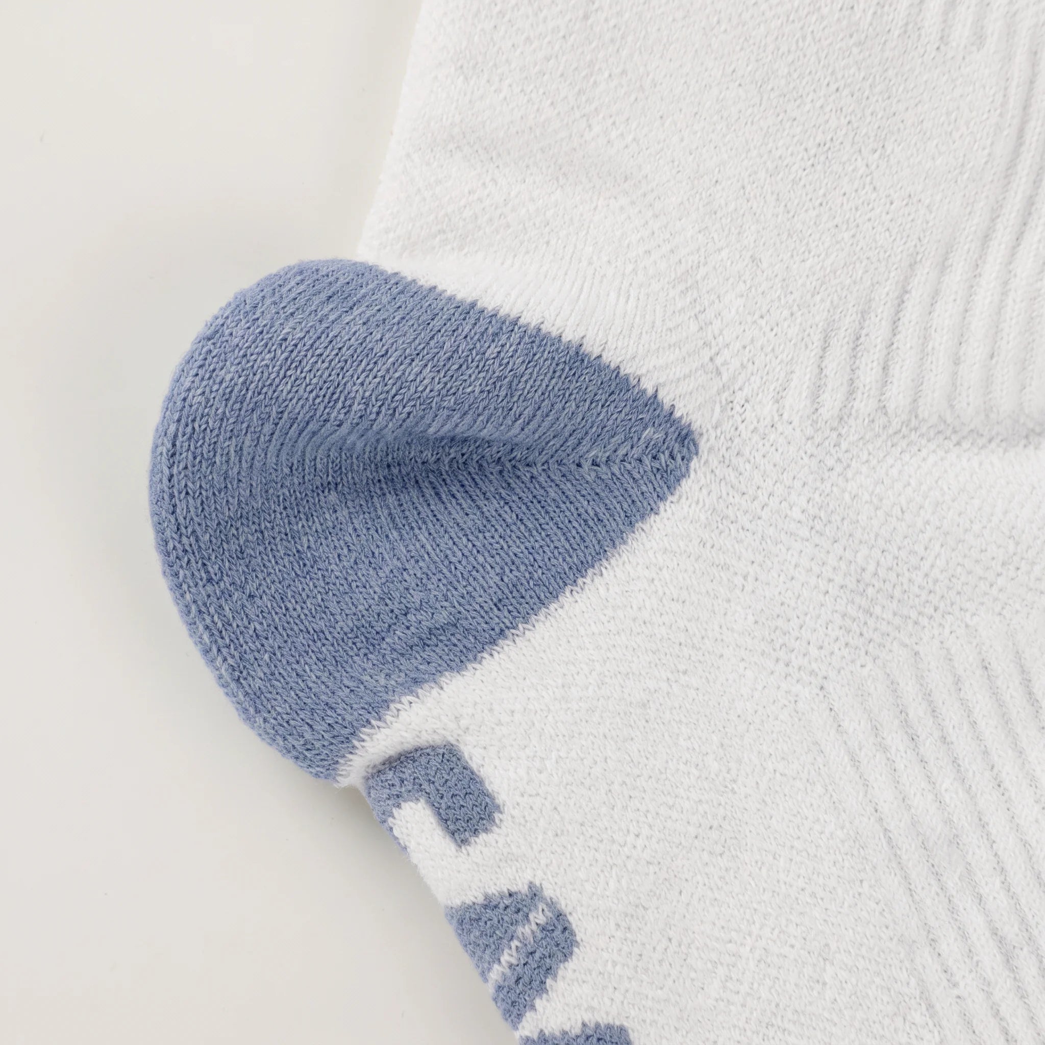 Heat-Transfer Arch Support Heated ski Socks 03